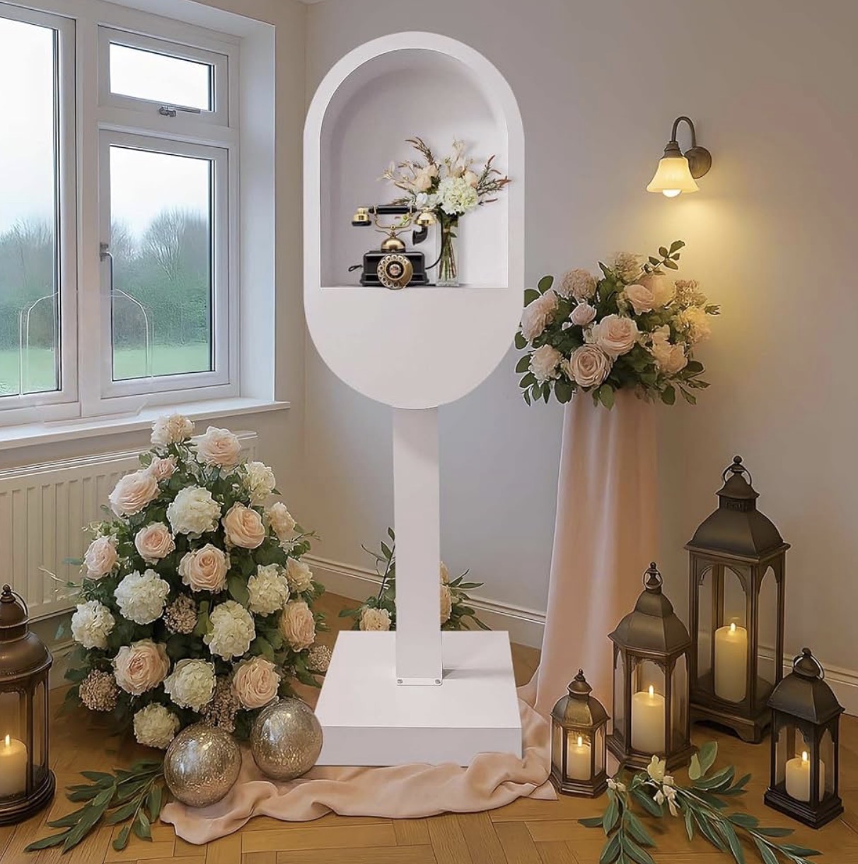 Borne Livre d'Or My Animation — scénographie mariage avec téléphone rétro et fleurs
